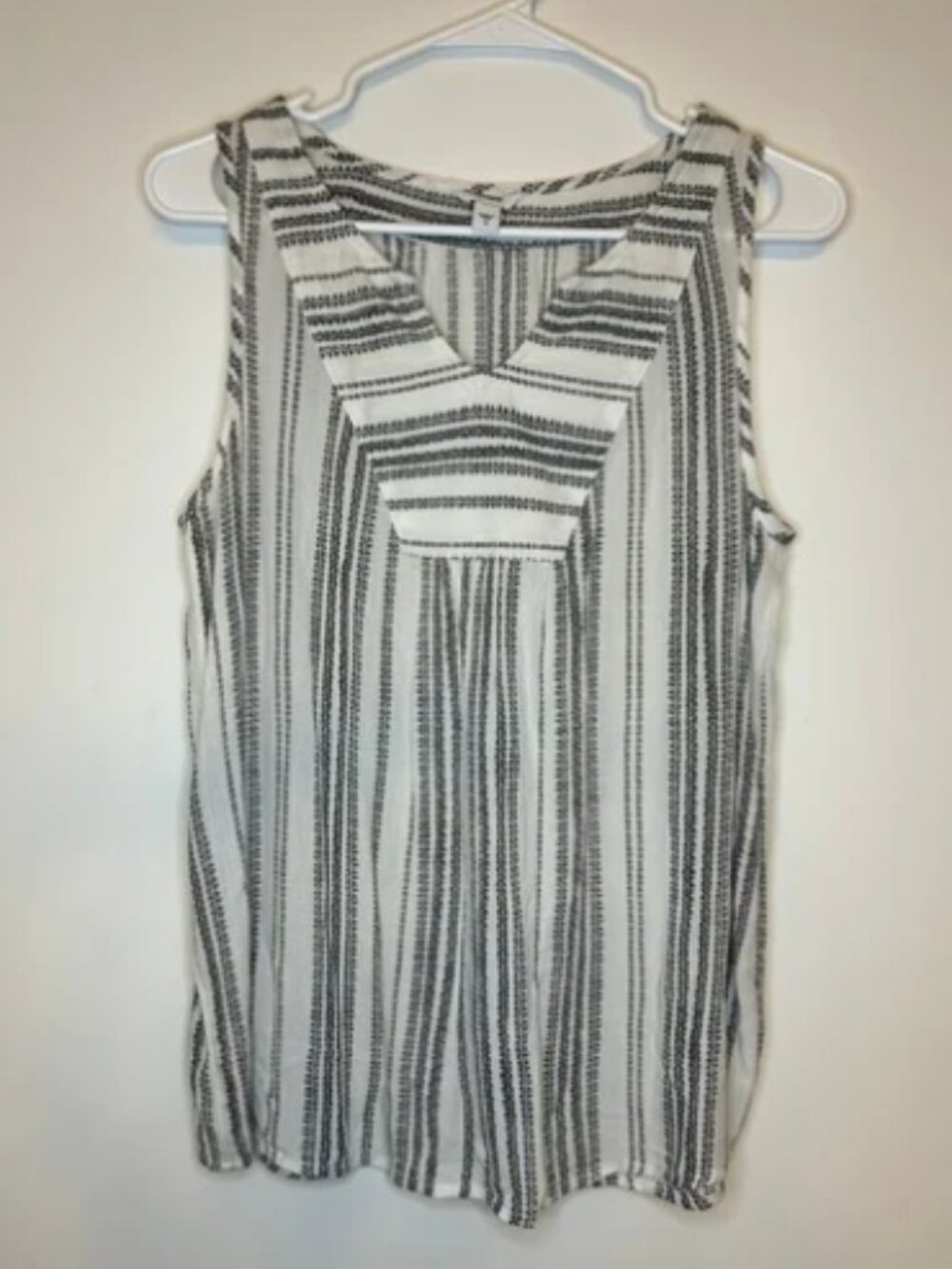 Sonoma Sleeveless Striped Rayon Top White Black V‑Neck Size S